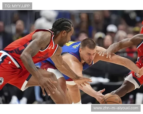 NBA 球星当众暴走！怒摔战术板