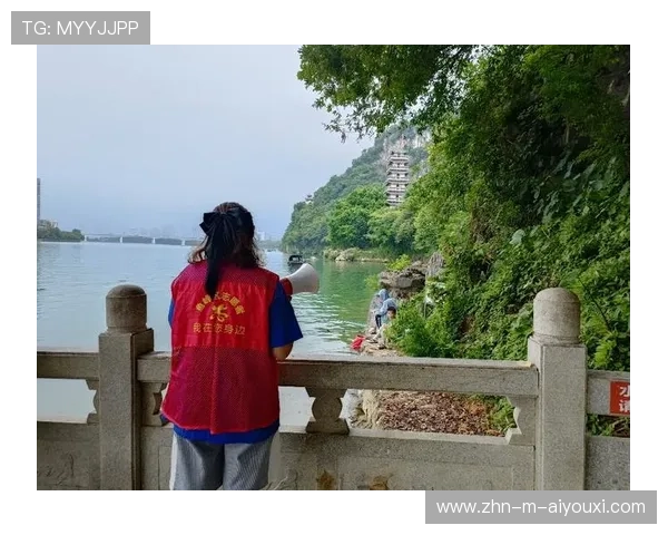 游泳队推广社区防溺水志愿者项目，防溺水巡河志愿者